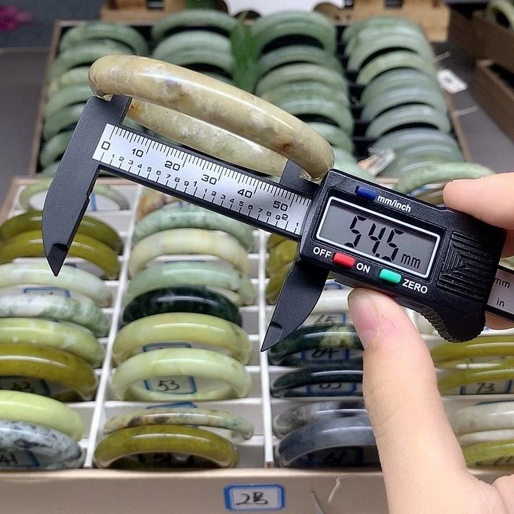 蛇纹石玉未镶嵌手镯49