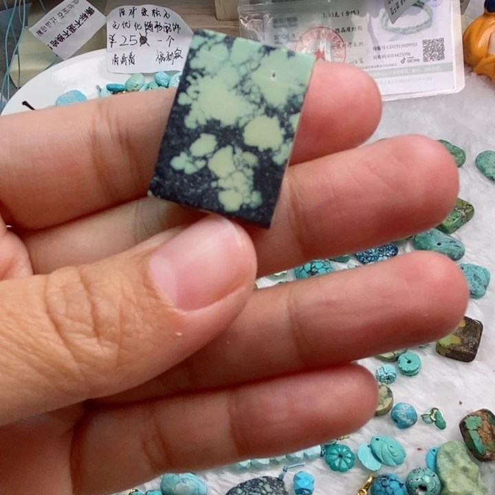 绿松石未镶嵌珠宝奇石