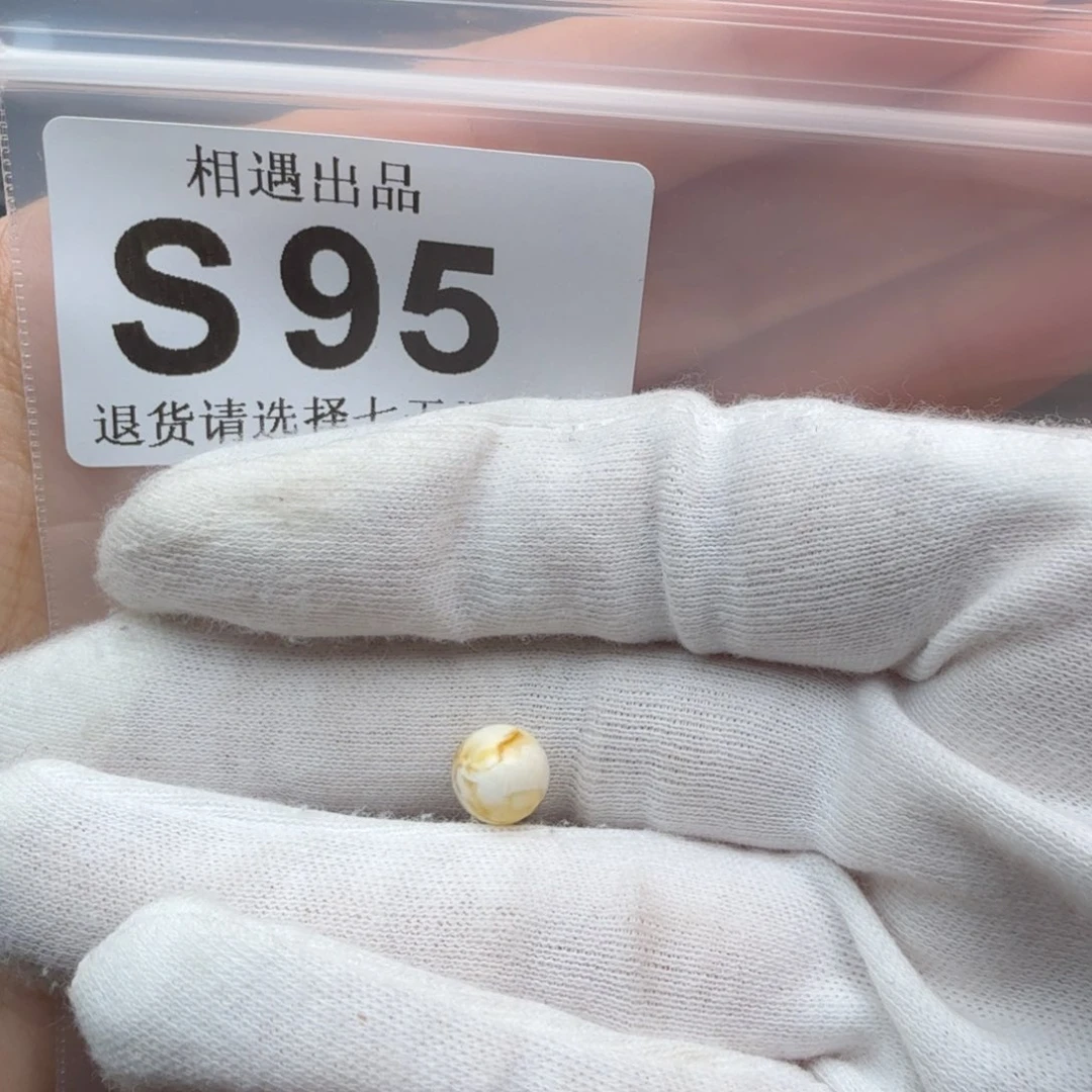 未镶嵌琥珀裸石上****琥珀蜜蜡