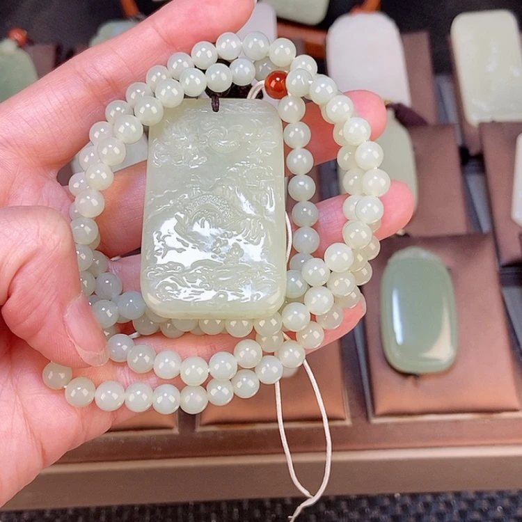 【闪购商品】和田玉未镶嵌颈饰爷**金