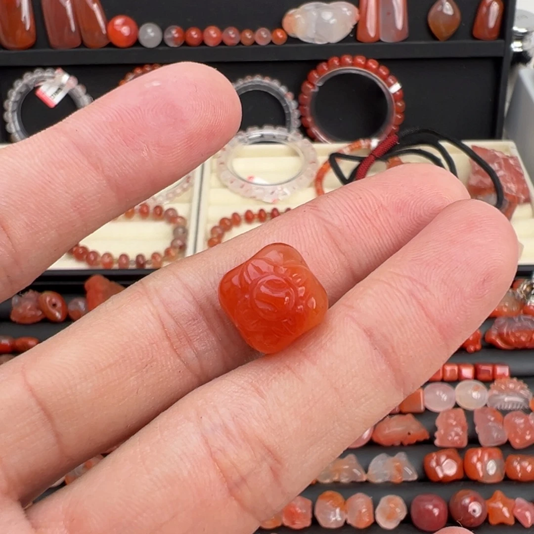 南红玛瑙未镶嵌颈饰柿子