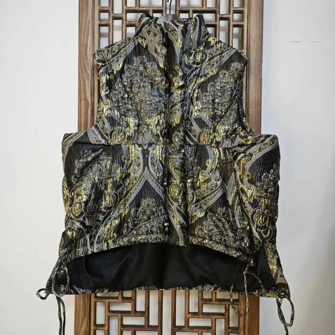 凤徕兮私人定制黑底金银提花立领前短后长羽绒马甲SMF002