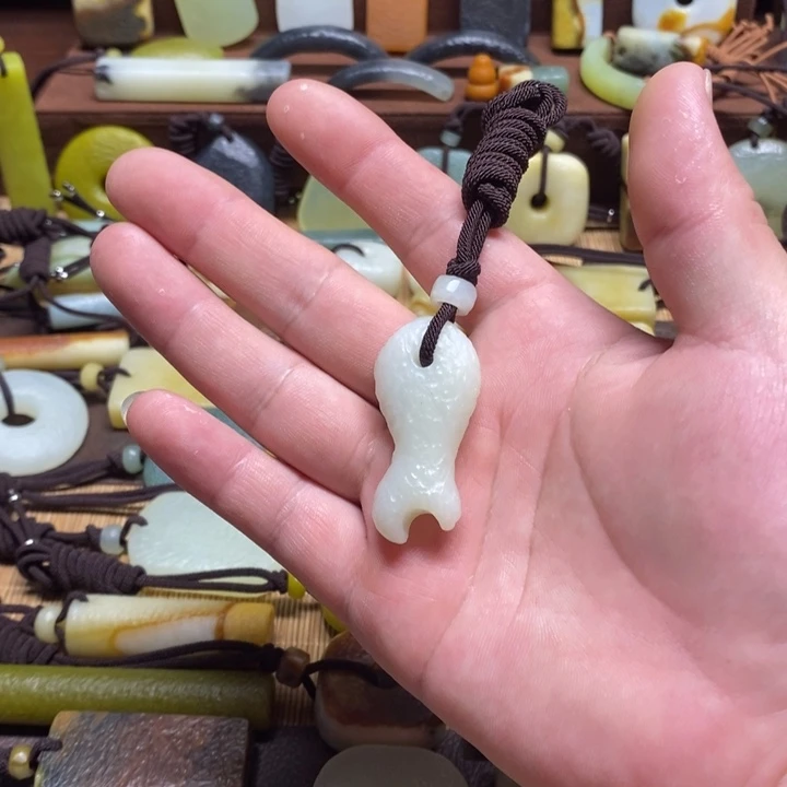 蛇纹石玉挂件未镶嵌花*朵