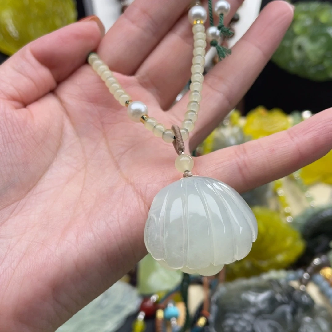 未镶嵌蛇纹石玉颈饰