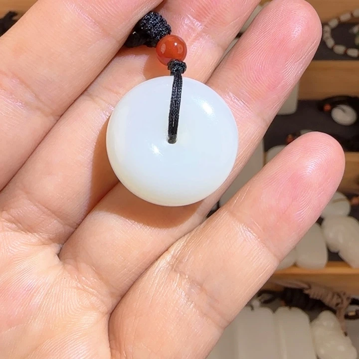 月***辰和田玉未镶嵌颈饰