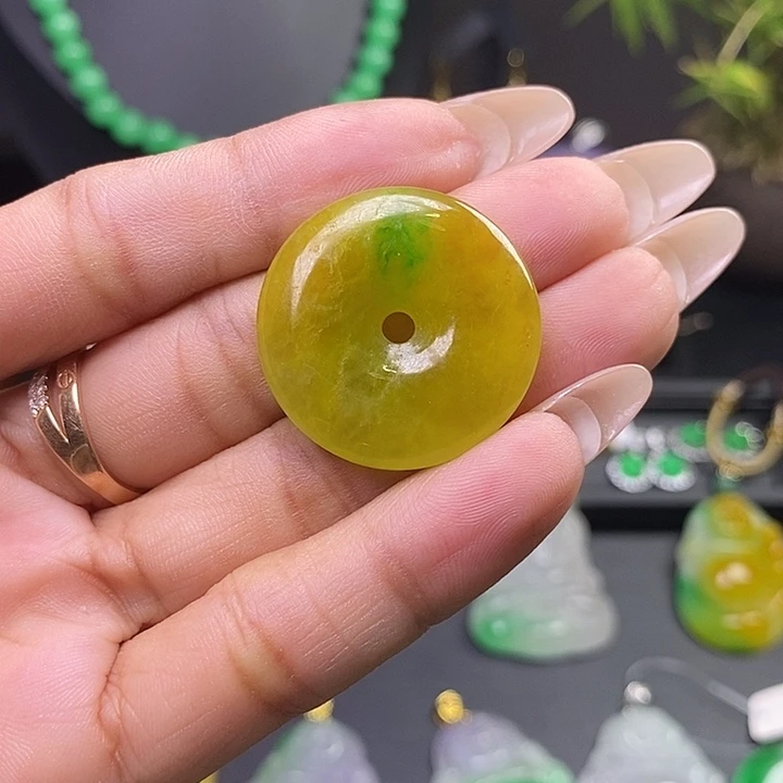 翡翠未镶嵌吊坠(赠链)