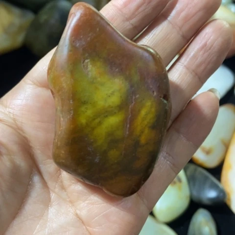 用***8和田玉（糖玉）未镶嵌车挂