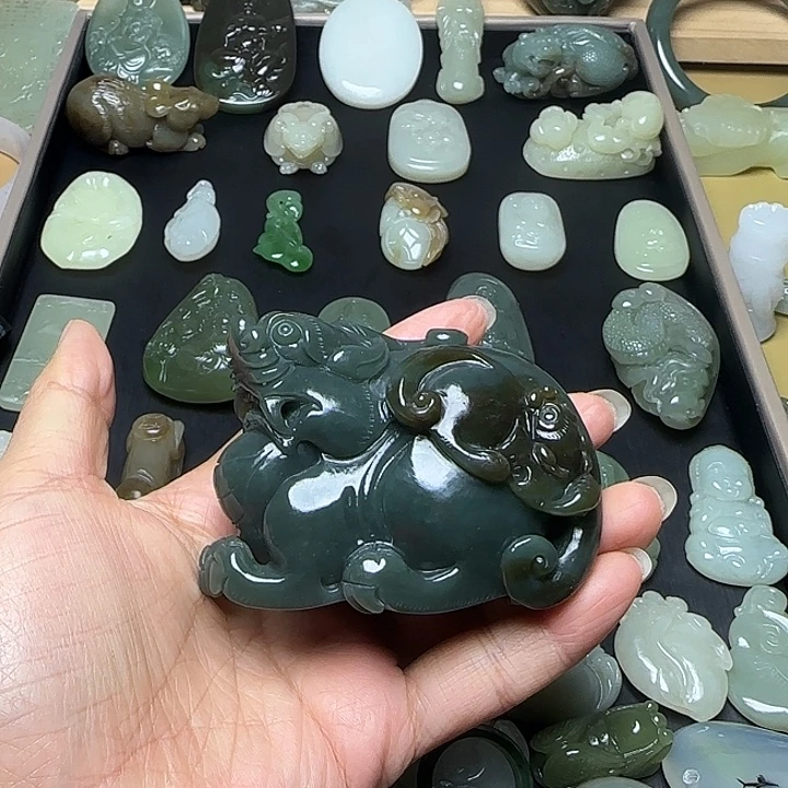 和田玉未镶嵌把件