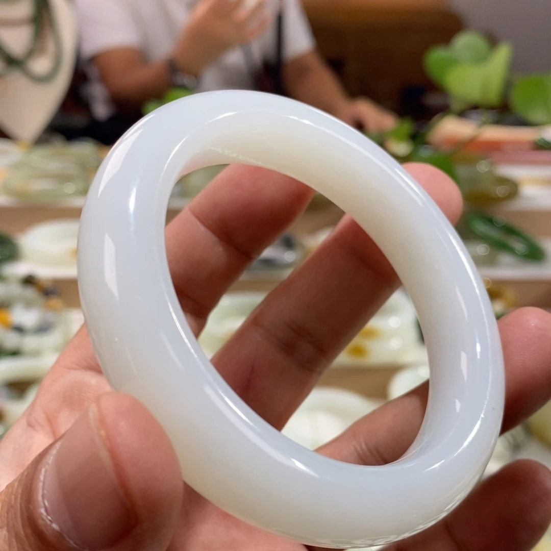 和田玉未镶嵌手镯