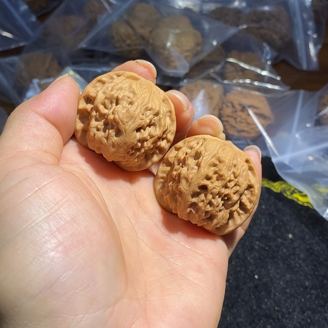 文玩核桃吊坠野狼核桃58