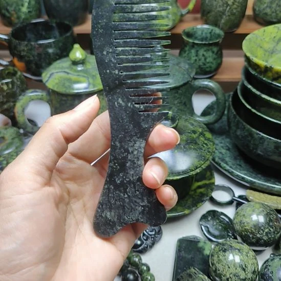 蛇纹石玉未镶嵌梳子