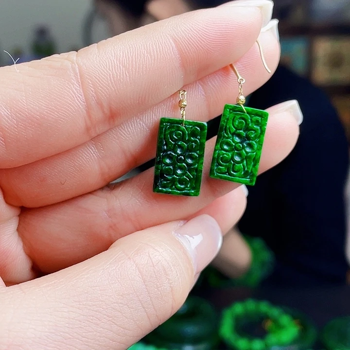 翡翠18K金镶嵌颈饰多样性