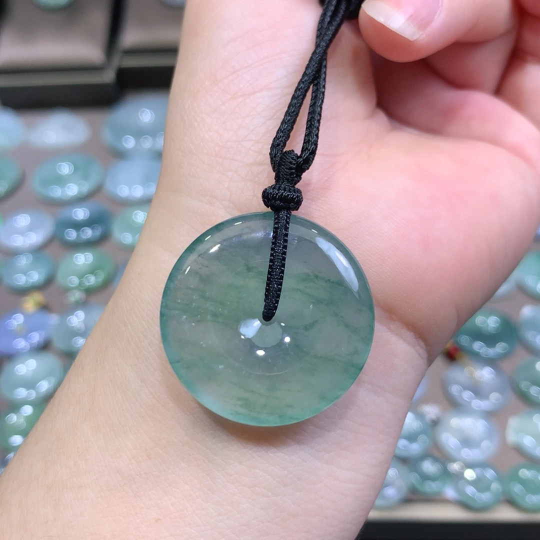 翡翠未镶嵌颈饰平安扣