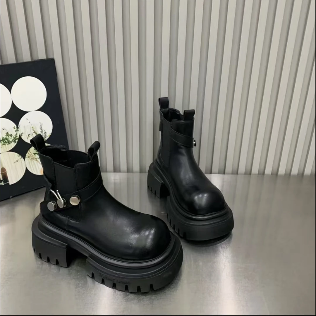 【ZK】厚底马丁靴女2025秋冬新款圆头英伦风皮带扣布洛克短筒靴