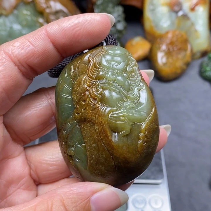 和田玉未镶嵌把件