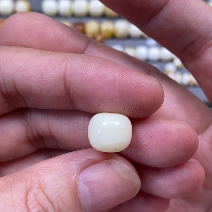 扬***意琥珀未镶嵌裸石老型