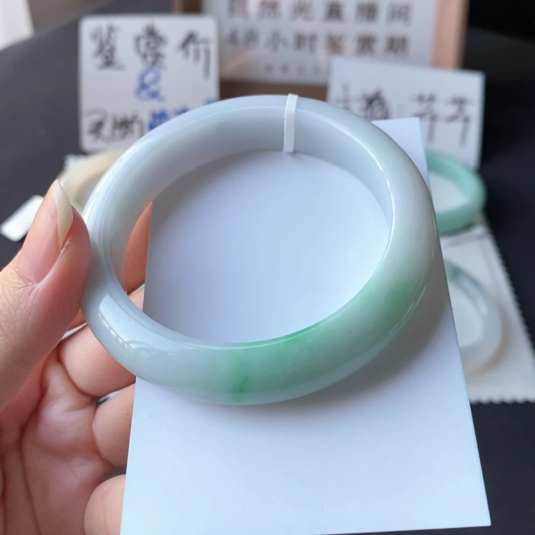 翡翠未镶嵌手镯白底青54