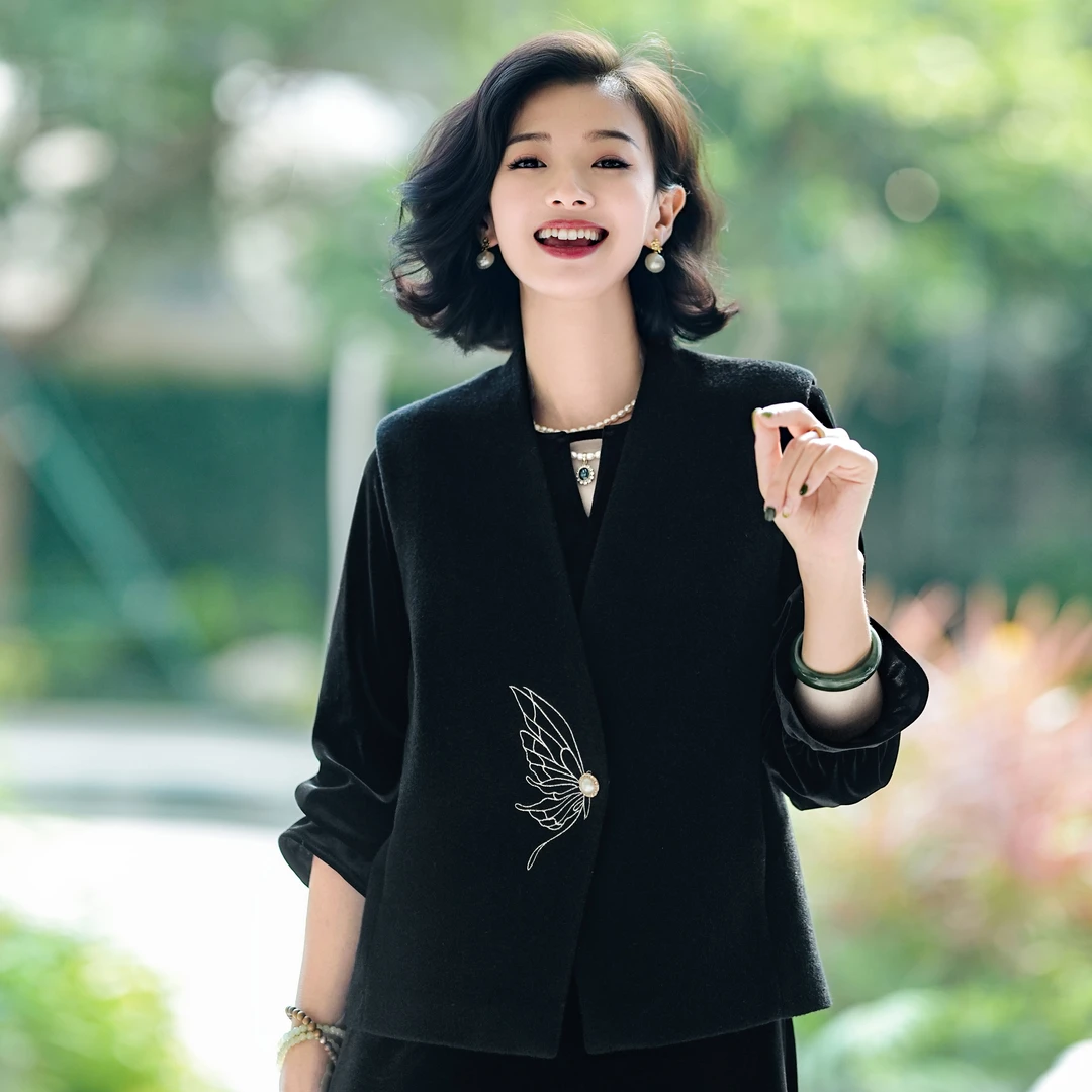 西子/【拾梦】羊毛时尚百搭蝴蝶刺绣雅黑色马甲/MJTJ442