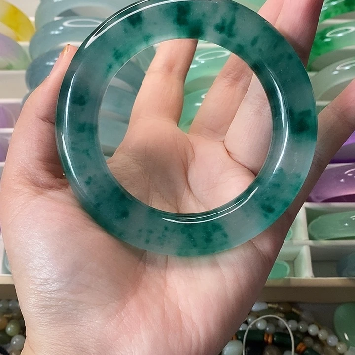 未镶嵌手镯石英岩玉