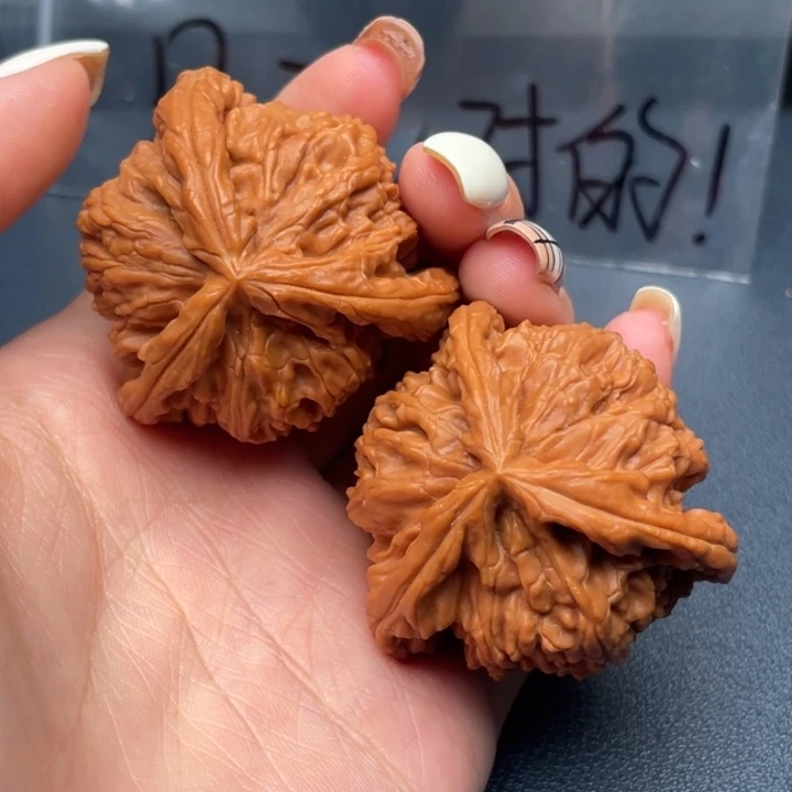 贫***色文玩核桃吊坠白狮子