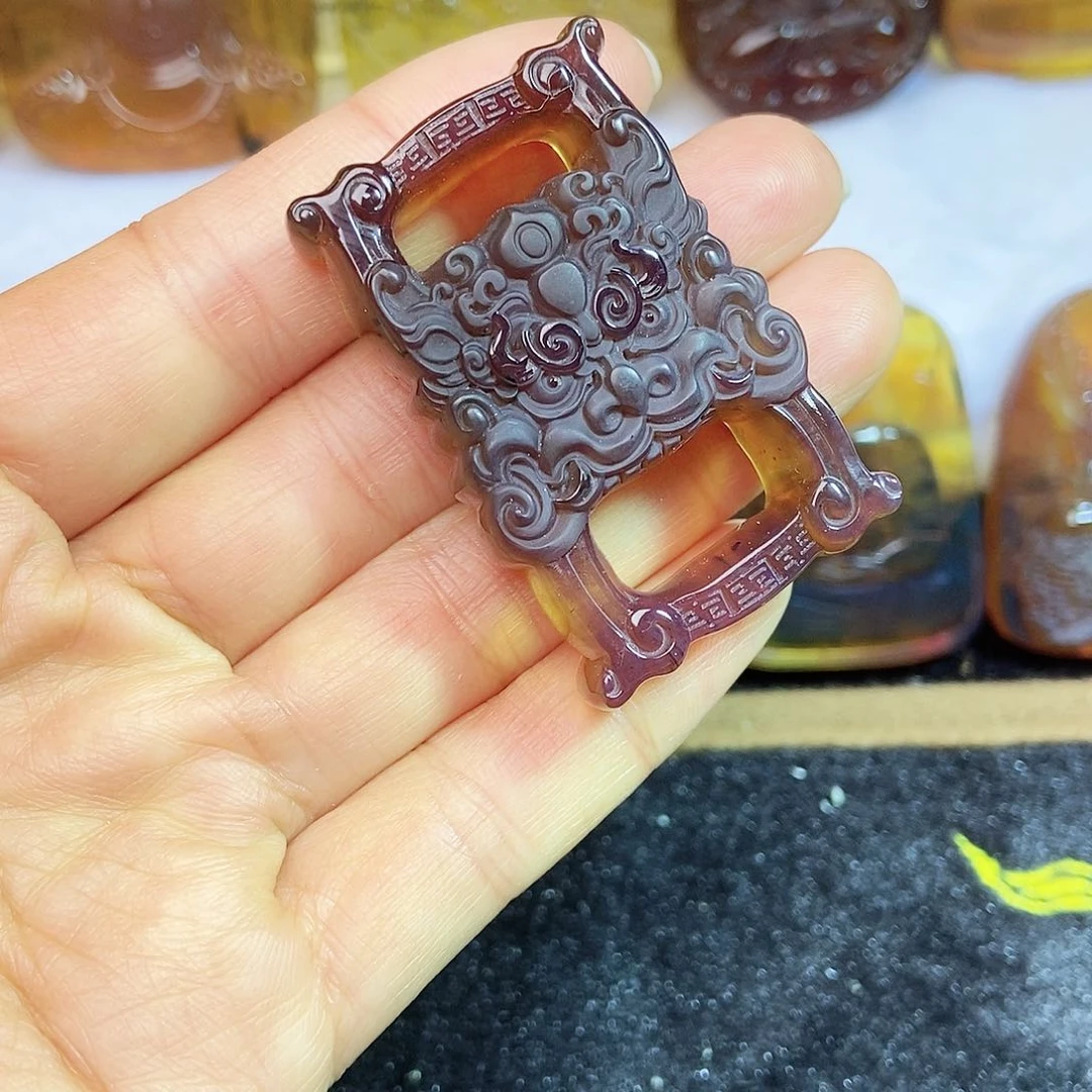 琥珀颈饰未镶嵌金书扣