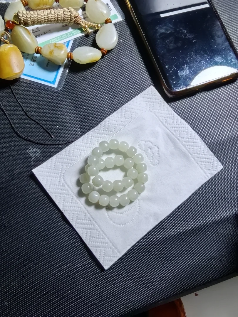 和田玉时尚精美卡8手串