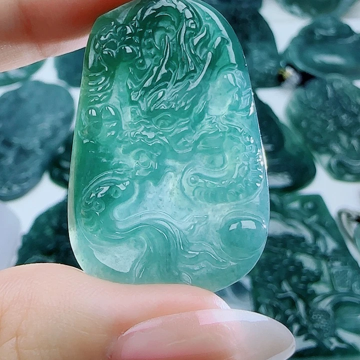 翡翠未镶嵌颈饰多样性发货天然的A货翡翠