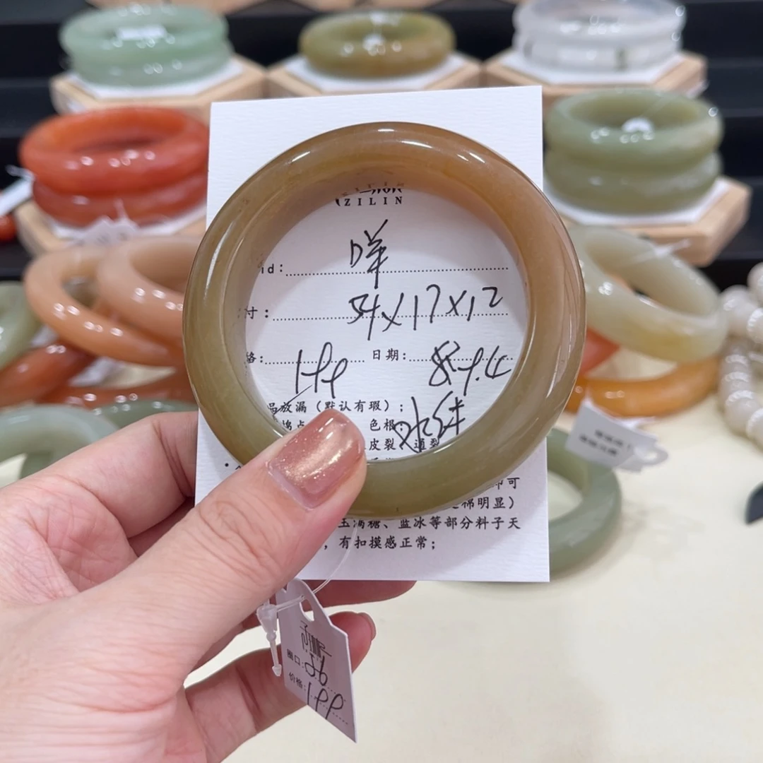 未镶嵌手镯石英质玉咩**.