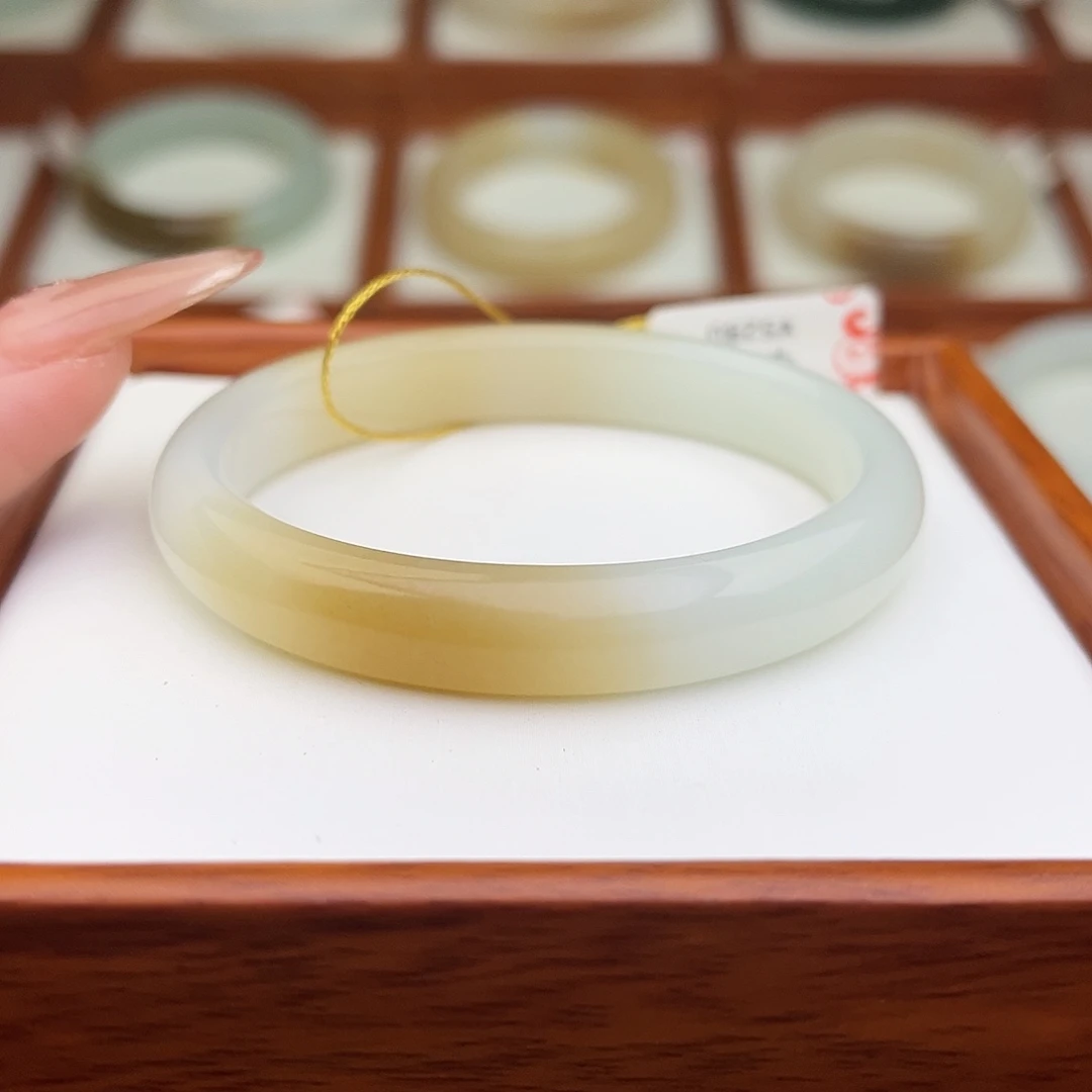 和田玉未镶嵌手镯51.6