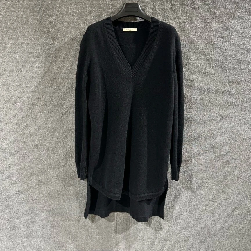 未使用 Givenchy/纪梵希 （pm）v领羊绒毛衣 全新m码/0740