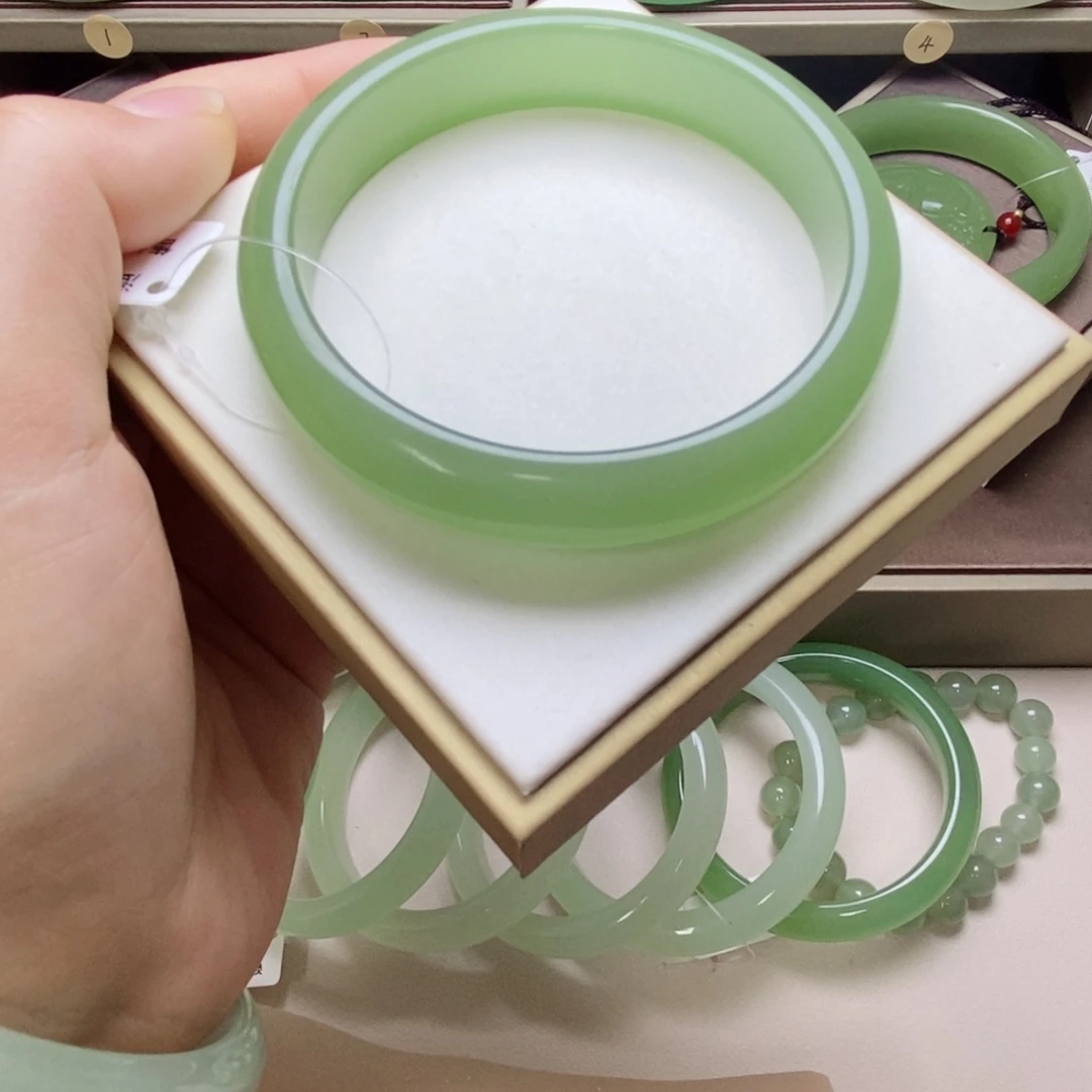 东陵石未镶嵌手镯