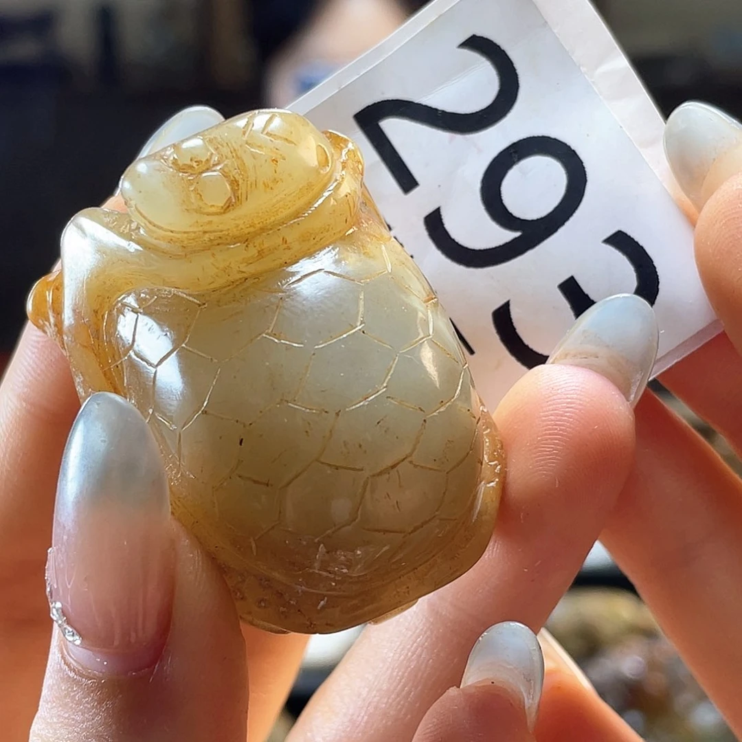 得***采和田玉未镶嵌颈饰