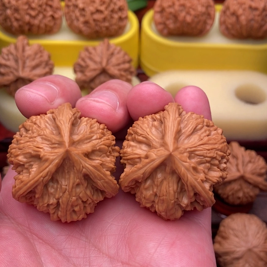 明***文玩核桃把件粗筋大三棱40