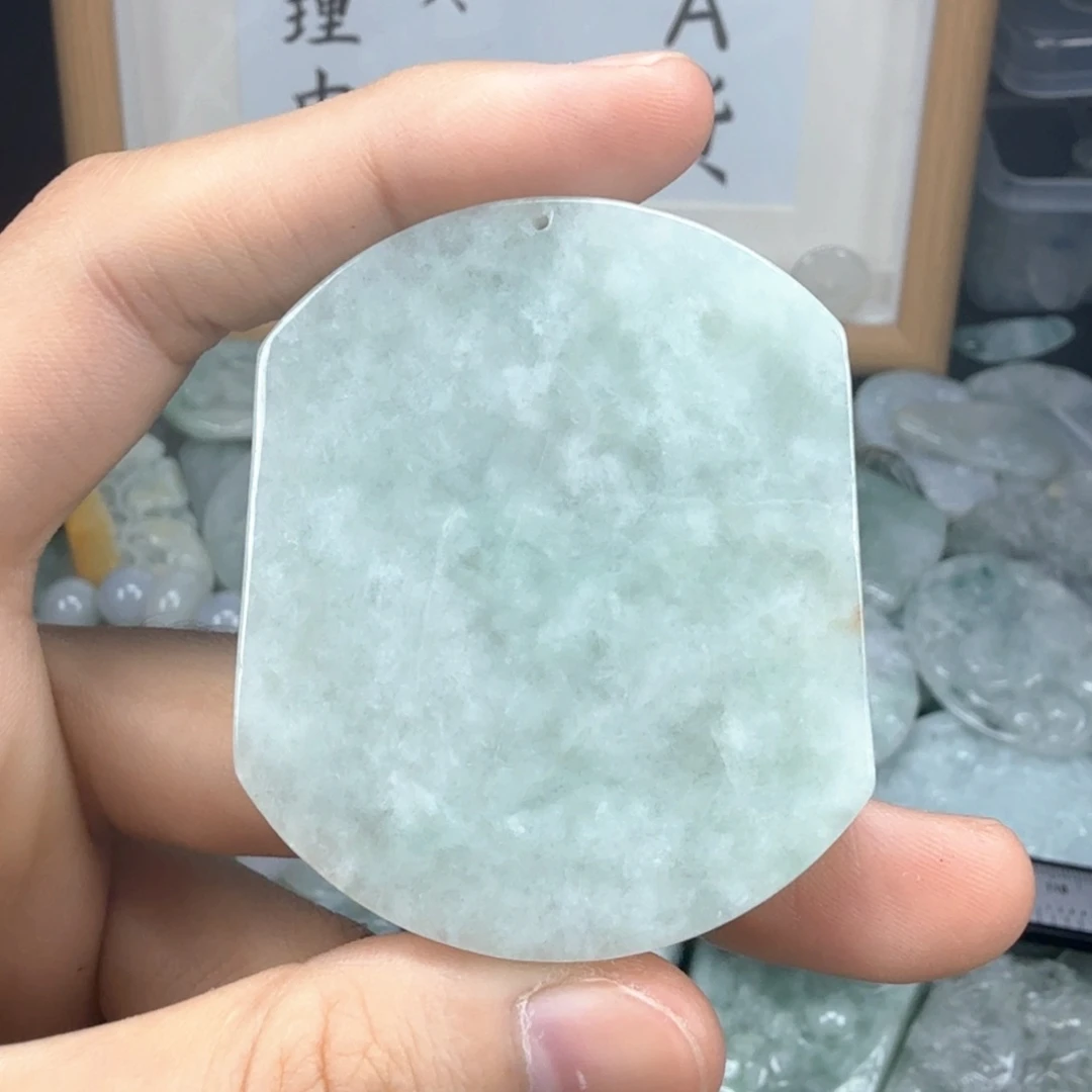 翡翠挂件未镶嵌翡翠