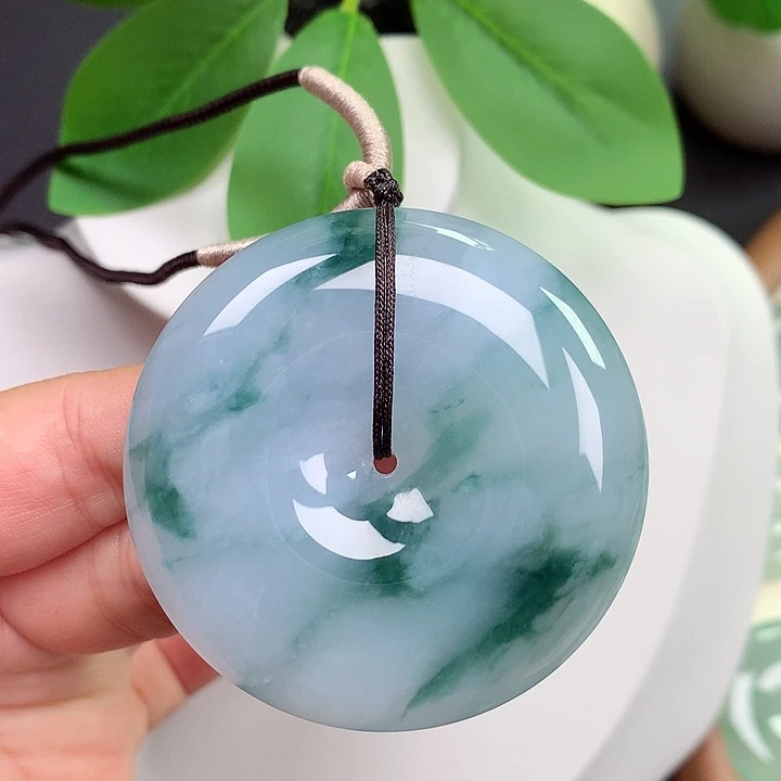 翡翠未镶嵌颈饰平安扣 50x10.2mm