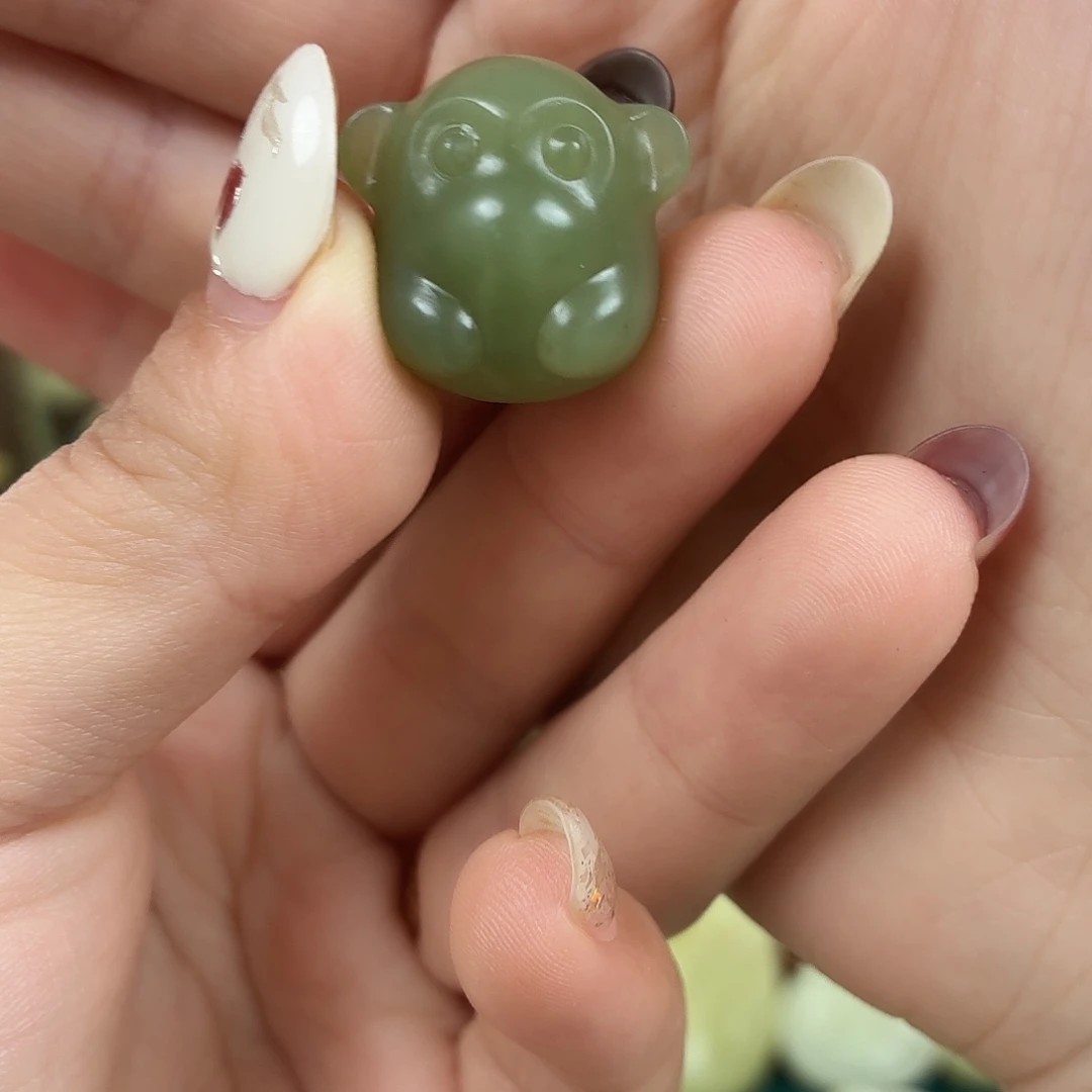 和田玉（黄玉）未镶嵌颈饰青黄口小猴