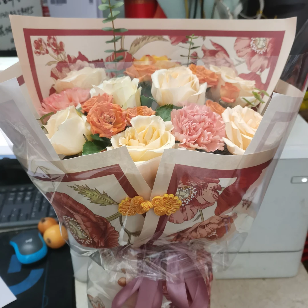 新中式香槟玫瑰康乃馨混搭花束