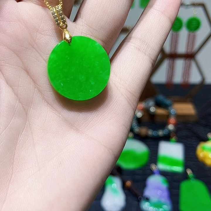 14K金镶嵌翡翠耳饰吊坠