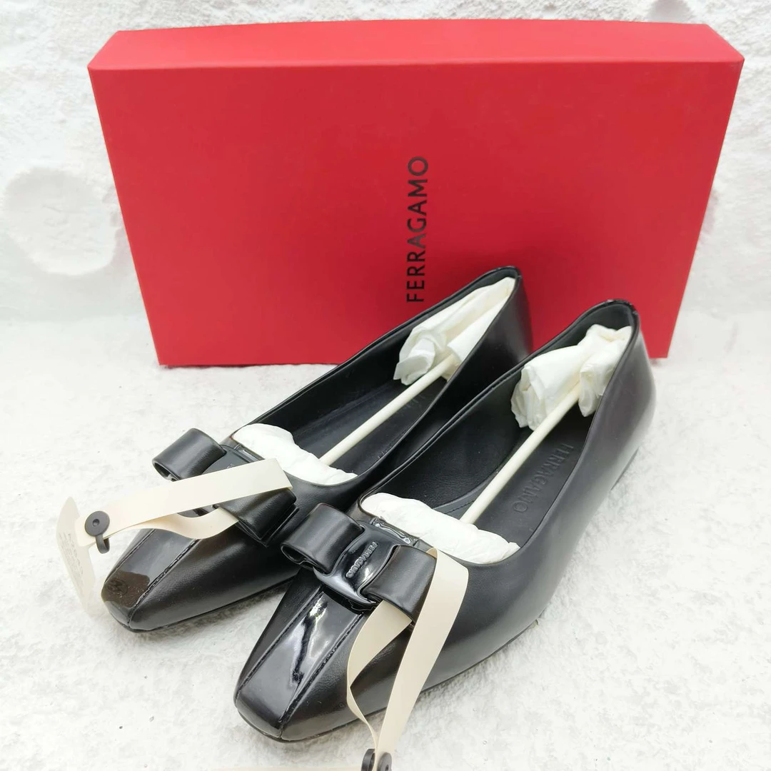 未使用 FERRAGAMO/菲拉格慕 /37码（偏大）/黑色平底单鞋（盒子）
