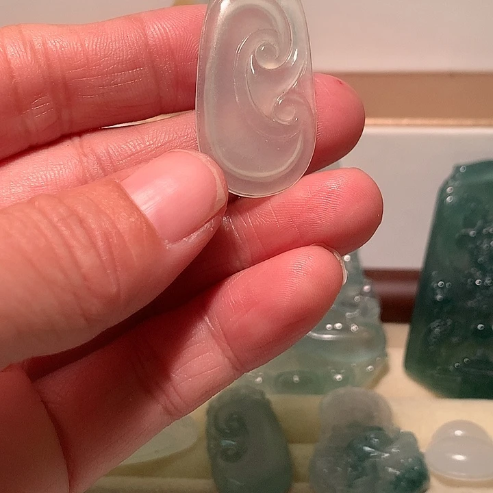 定制翡翠未镶嵌冰胶如意