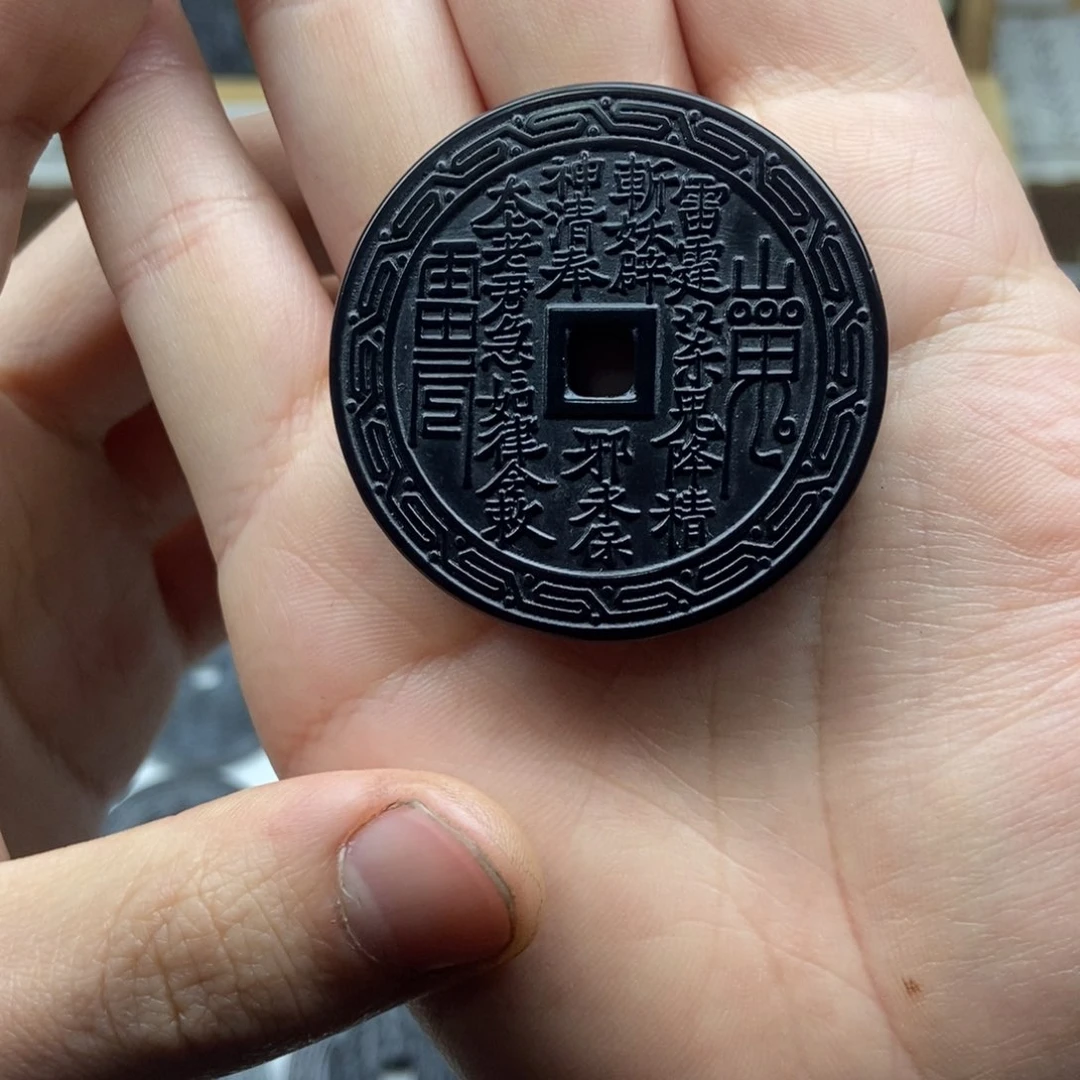 蛇纹石玉颈饰未镶嵌好**生