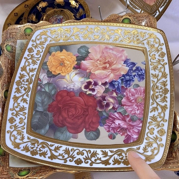 瓷片微瑕2只………………………………