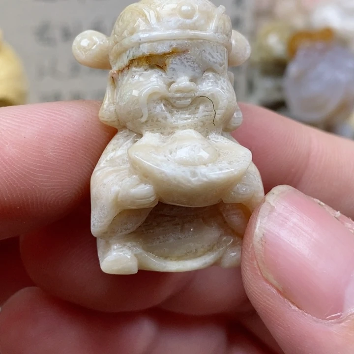 颈饰未镶嵌硅化珊瑚（珊瑚玉）有瑕