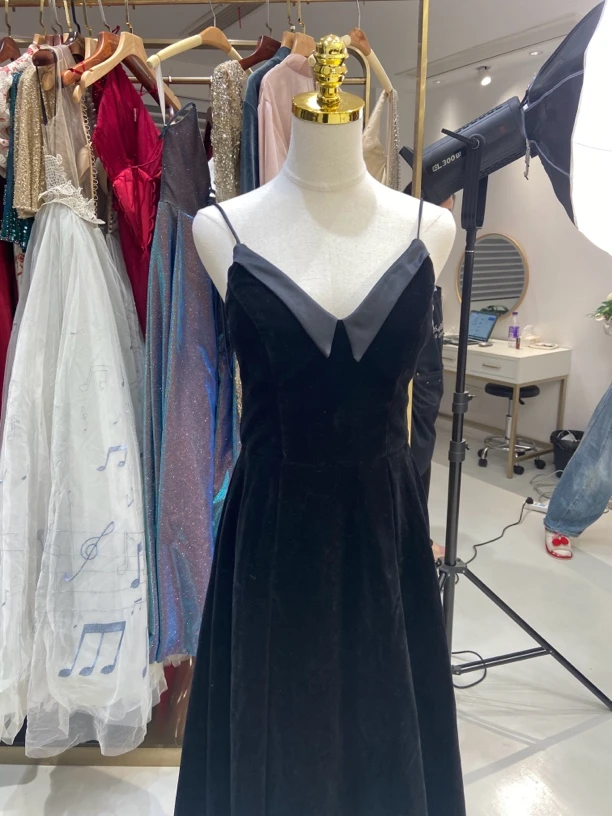 吊带黑色礼服婚纱店样衣
