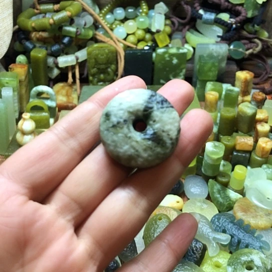 未镶嵌岫玉吊坠岫