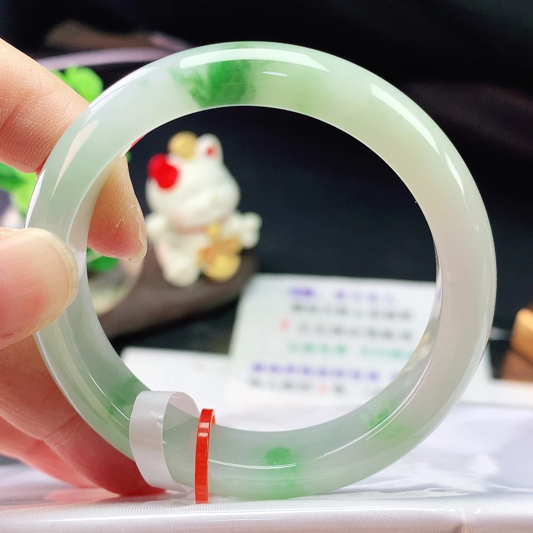 翡翠手镯未镶嵌51圈