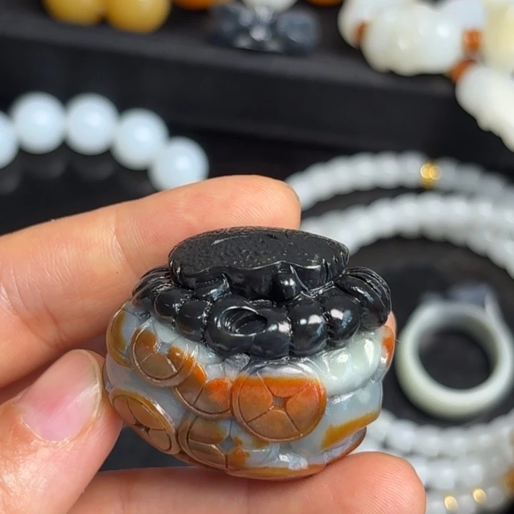 颈饰未镶嵌和田玉（白玉）