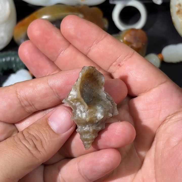 颈饰未镶嵌和田玉（白玉）