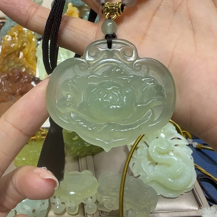 蛇纹石玉吊坠未镶嵌