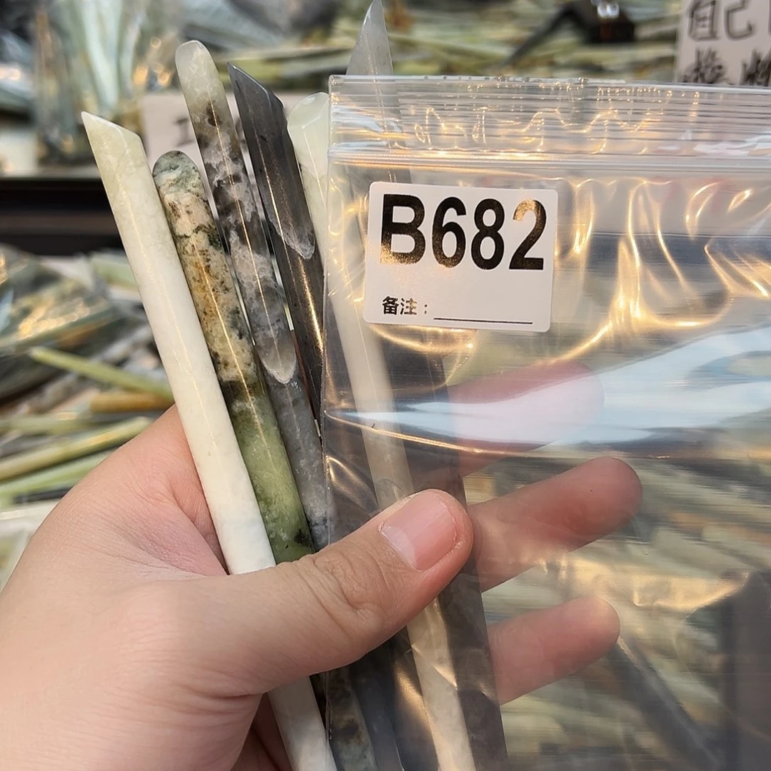 党***涵未镶嵌蛇纹石玉发饰